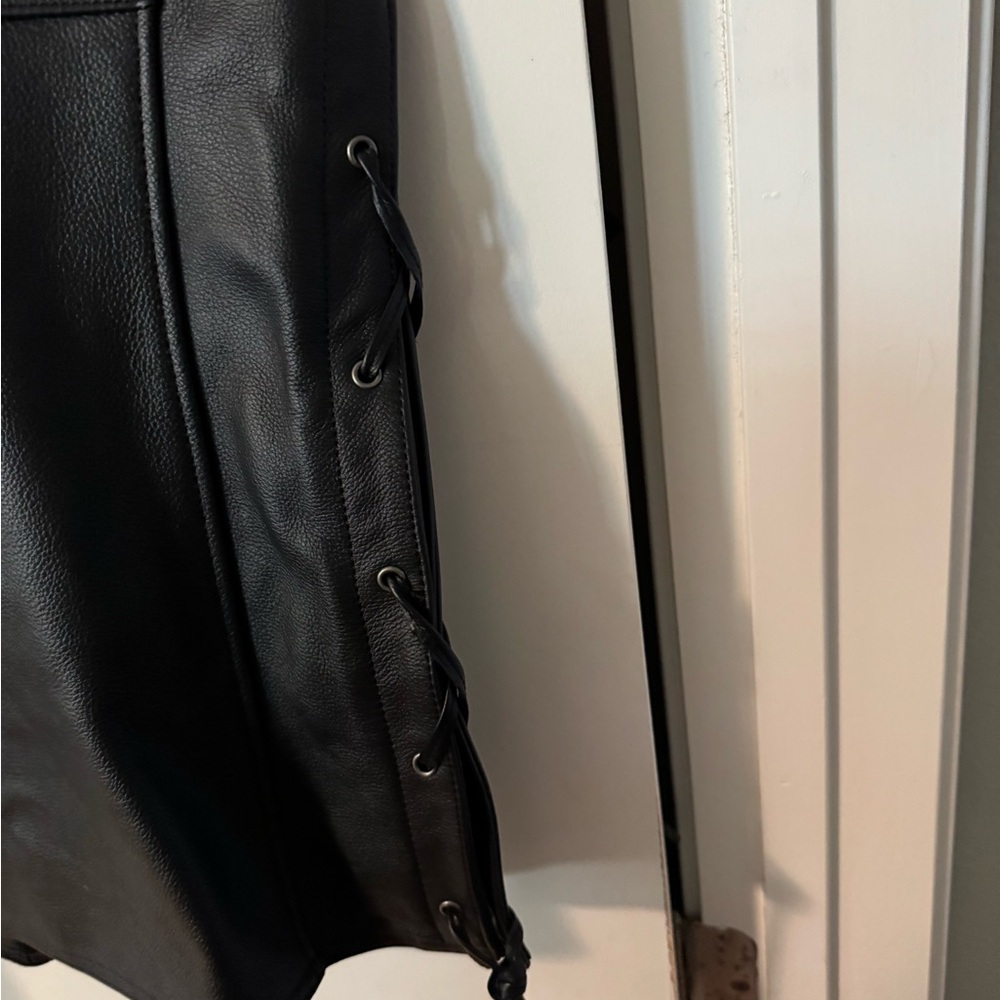 Harley Davidson Black Leather Vest - Picture 4 of 14